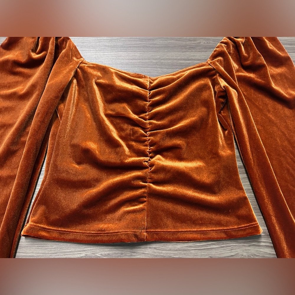 ASTR Vanya Rust Orange Velvet Ruched Long Sleeve Top Size Small NWT - Picture 6 of 6